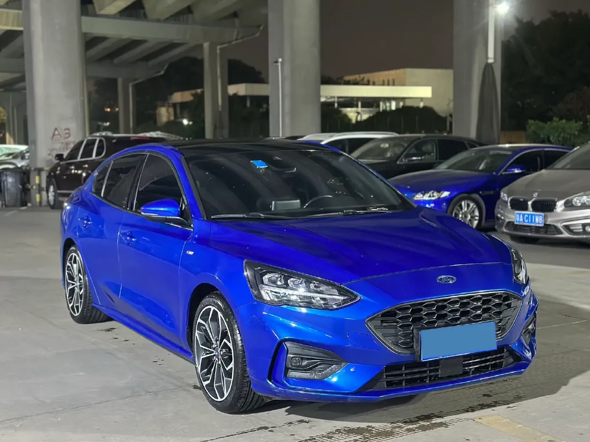 2020 Ford Focus 1.5T 174HP L3 8AT,autocango,china used car exporter,china ev exporter,chinese used car exporter,chinese used ev exporter