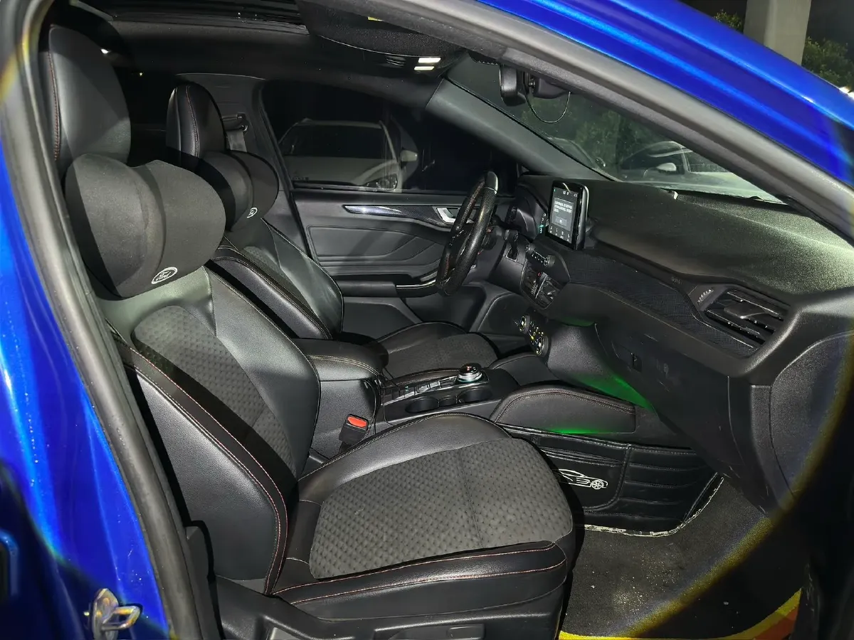 2020 Ford Focus 1.5T 174HP L3 8AT,autocango,china used car exporter,china ev exporter,chinese used car exporter,chinese used ev exporter