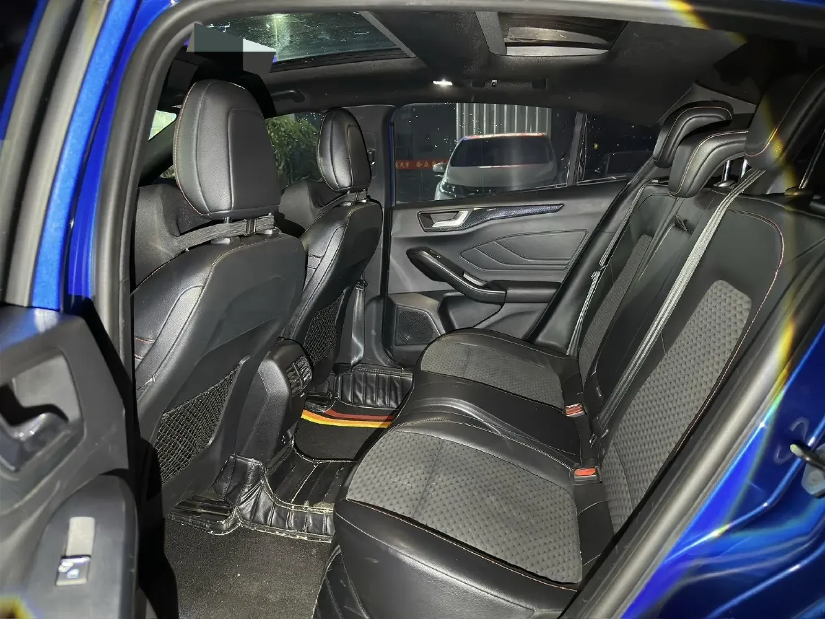 2020 Ford Focus 1.5T 174HP L3 8AT,autocango,china used car exporter,china ev exporter,chinese used car exporter,chinese used ev exporter