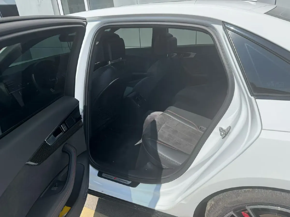 2025 Audi A4L 2.0T 245HP L4 7DCT,autocango,china used car exporter,china ev exporter,chinese used car exporter,chinese used ev exporter