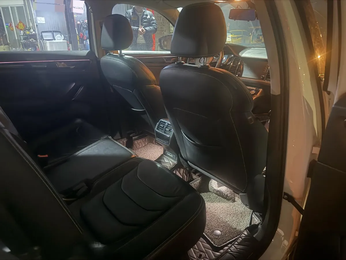 2018 Skoda Kodiak 2.0T 220HP L4 7DCT,autocango,china used car exporter,china ev exporter,chinese used car exporter,chinese used ev exporter