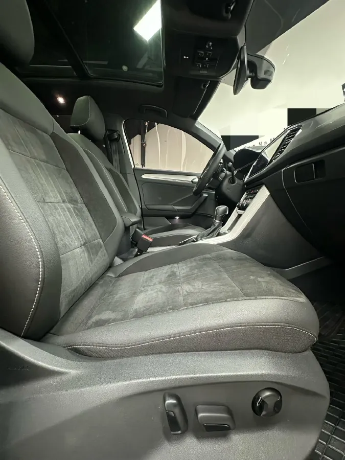 2022 Volkswagen T-Roc 1.4T 150HP L4 7DCT,autocango,china used car exporter,china ev exporter,chinese used car exporter,chinese used ev exporter