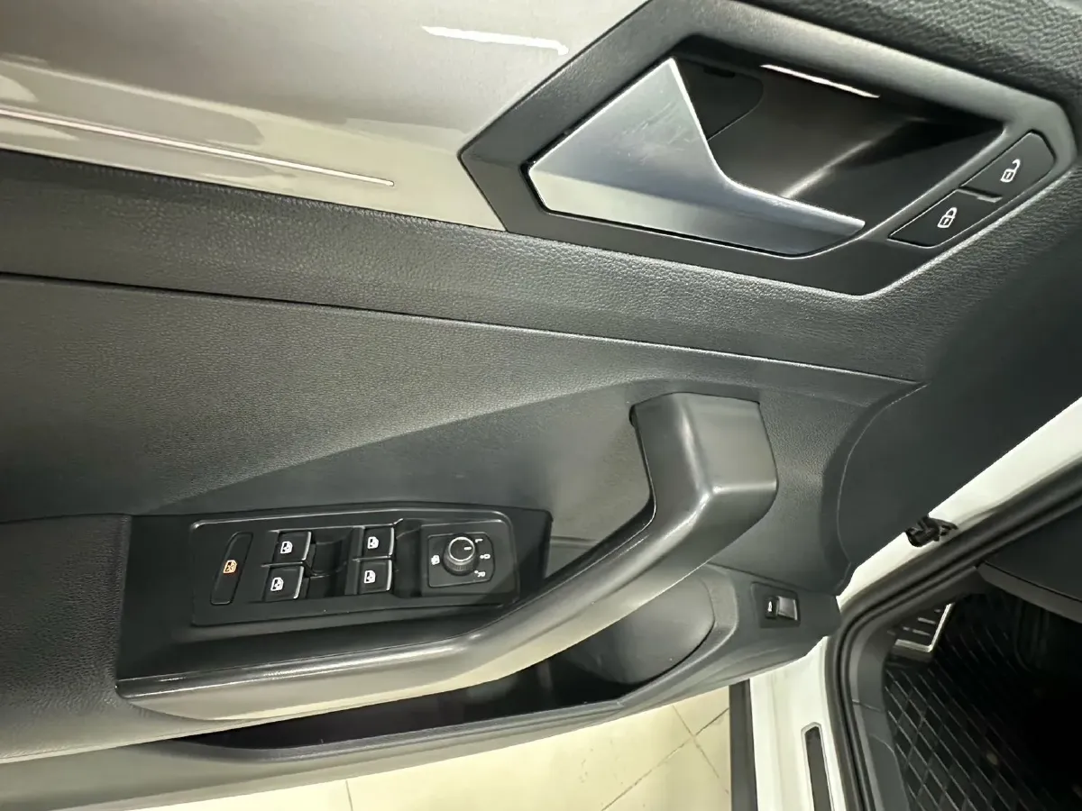 2022 Volkswagen T-Roc 1.4T 150HP L4 7DCT,autocango,china used car exporter,china ev exporter,chinese used car exporter,chinese used ev exporter