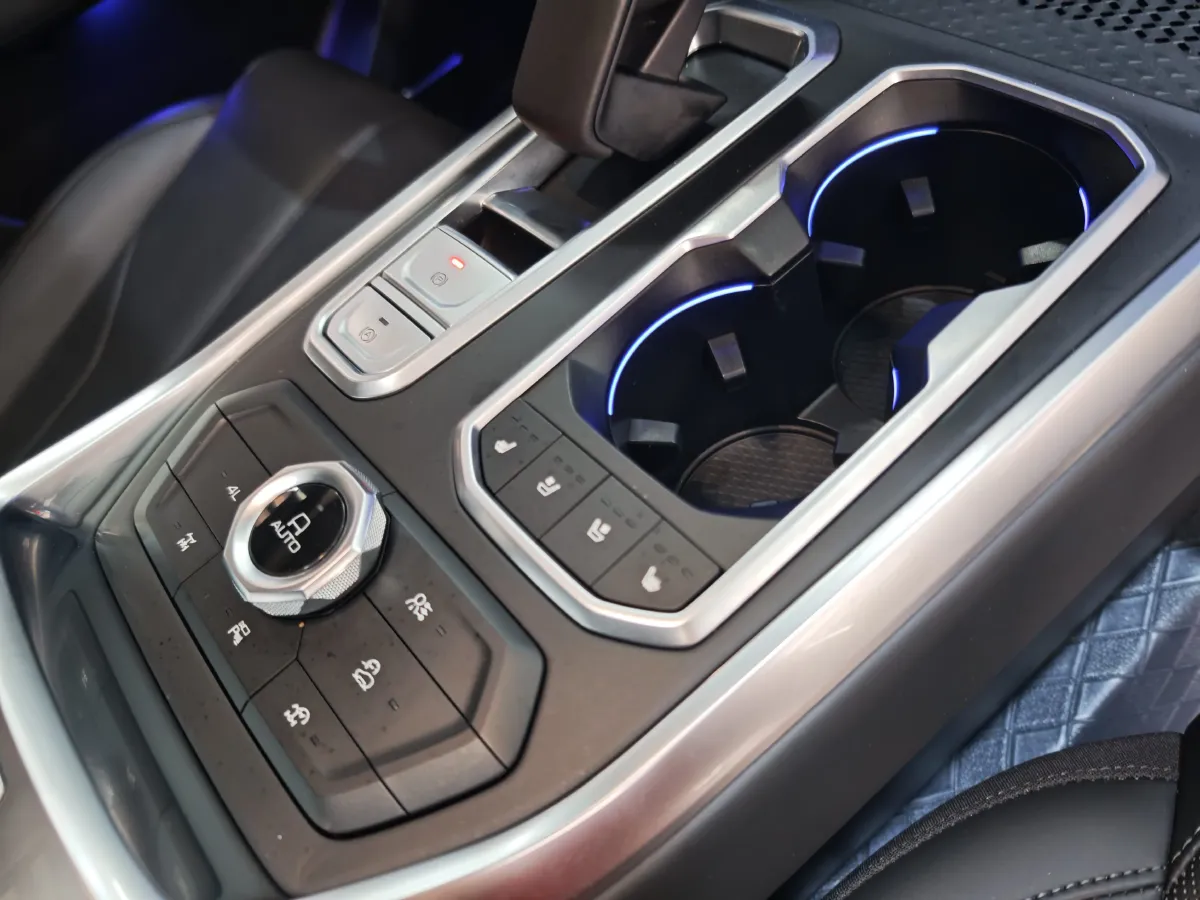 2024 Ford TransitT8 2.3T 174HP L4 8AT,autocango,china used car exporter,china ev exporter,chinese used car exporter,chinese used ev exporter