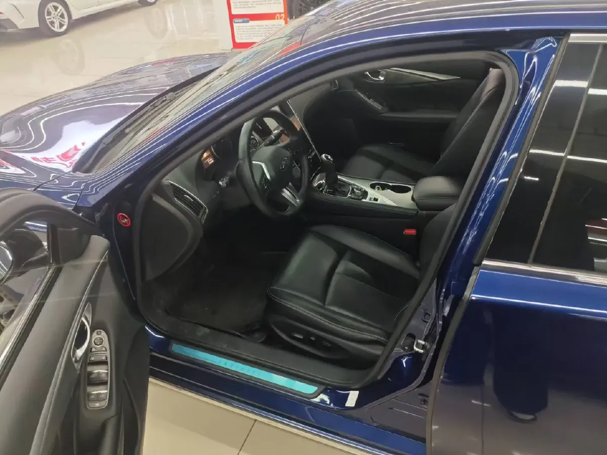 2018 Jeep Grand Commander 2.0T 265HP L4 9AT,autocango,china used car exporter,china ev exporter,chinese used car exporter,chinese used ev exporter