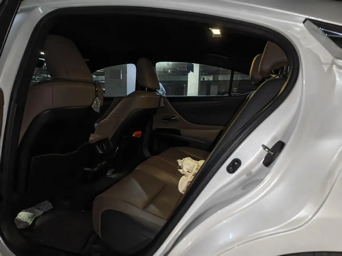 2022 Lexus ES 2.0L 173HP L4 CVT,autocango,china used car exporter,china ev exporter,chinese used car exporter,chinese used ev exporter