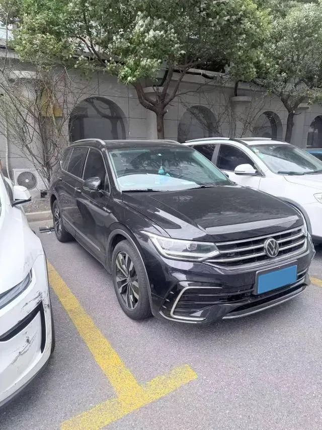 2024 Volkswagen Tiguan L 2.0T 186HP L4 7DCT,autocango,china used car exporter,china ev exporter,chinese used car exporter,chinese used ev exporter