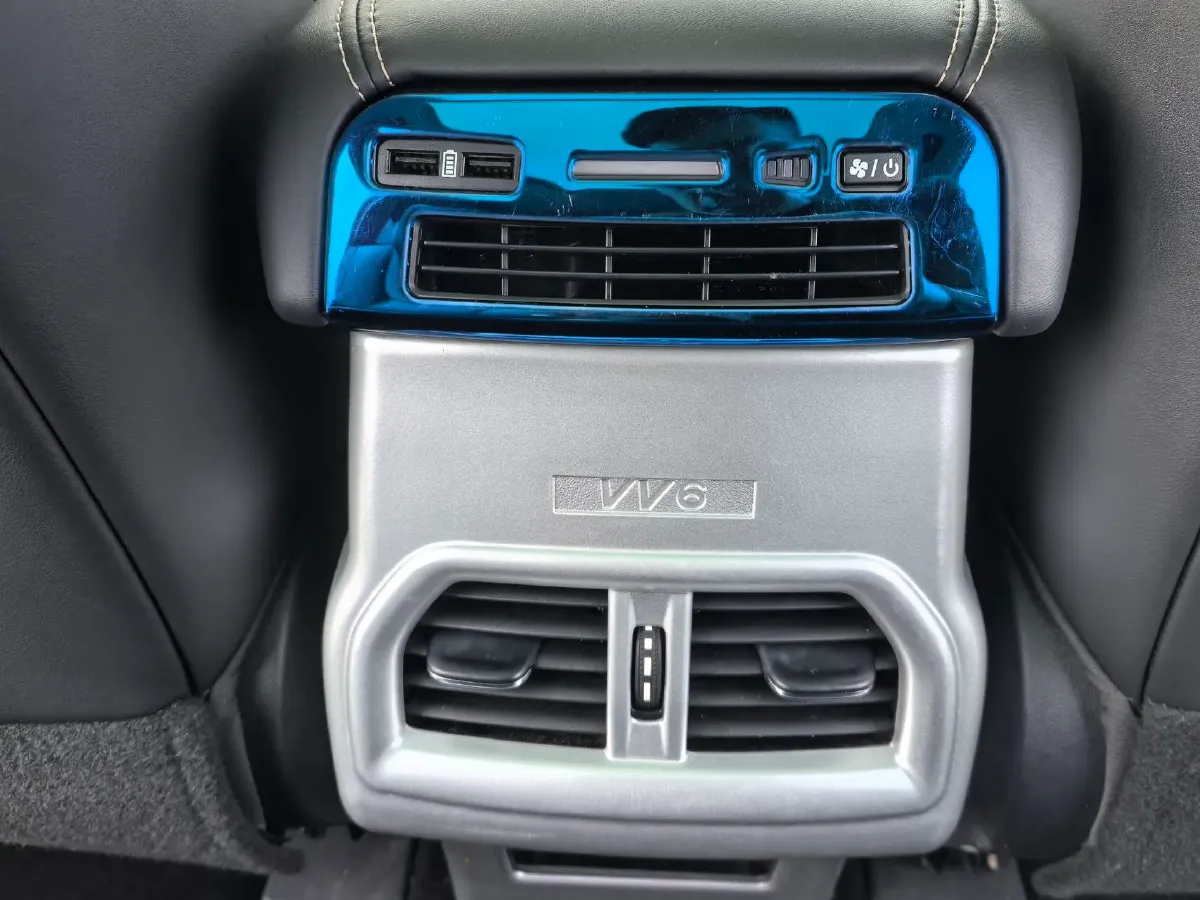 2020 WEY VV6 2.0T 227HP L4 7DCT,autocango,china used car exporter,china ev exporter,chinese used car exporter,chinese used ev exporter