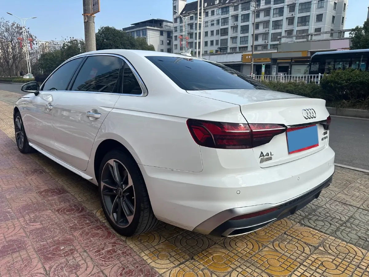 2022 Audi A4L 2.0T 190HP L4 7DCT,autocango,china used car exporter,china ev exporter,chinese used car exporter,chinese used ev exporter