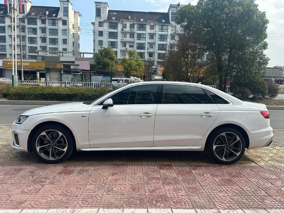 2022 Audi A4L 2.0T 190HP L4 7DCT,autocango,china used car exporter,china ev exporter,chinese used car exporter,chinese used ev exporter