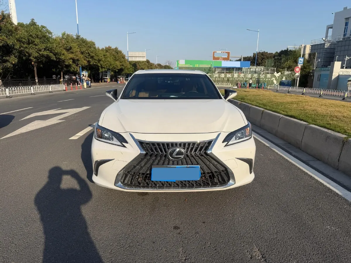 2022 Lexus ES 2.0L 173HP L4 CVT,autocango,china used car exporter,china ev exporter,chinese used car exporter,chinese used ev exporter