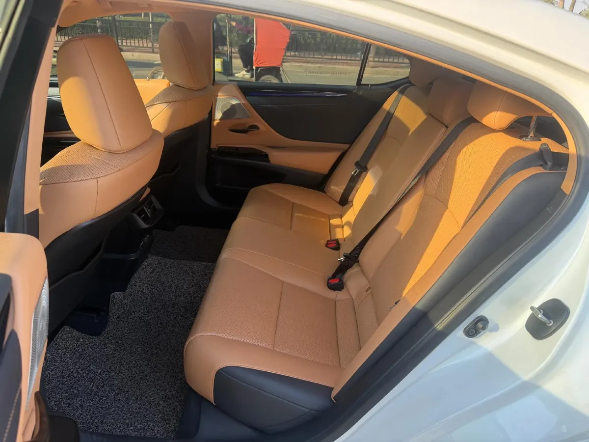 2022 Lexus ES 2.0L 173HP L4 CVT,autocango,china used car exporter,china ev exporter,chinese used car exporter,chinese used ev exporter