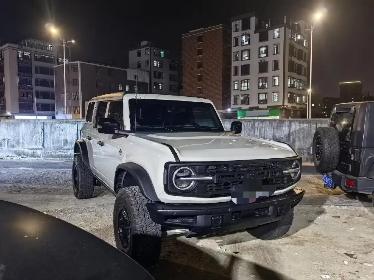 2024 Ford Bronco 2.3T 275HP L4 10AT,autocango,china used car exporter,china ev exporter,chinese used car exporter,chinese used ev exporter