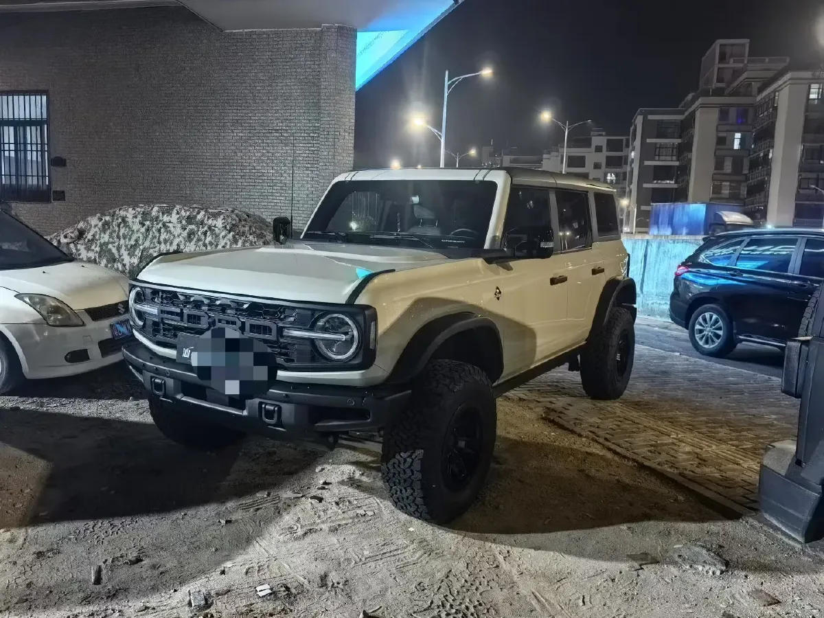 2024 Ford Bronco 2.3T 275HP L4 10AT,autocango,china used car exporter,china ev exporter,chinese used car exporter,chinese used ev exporter