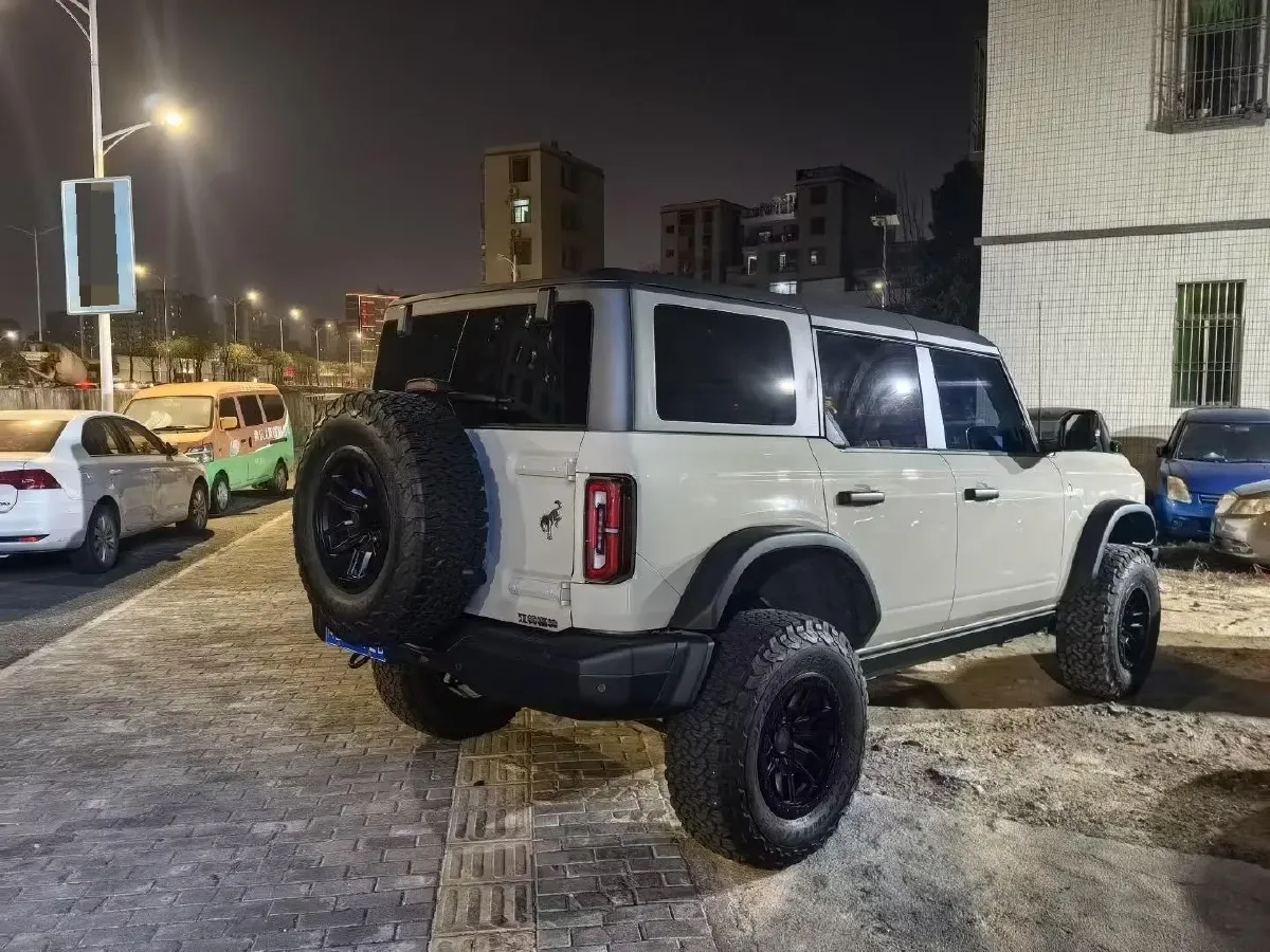2024 Ford Bronco 2.3T 275HP L4 10AT,autocango,china used car exporter,china ev exporter,chinese used car exporter,chinese used ev exporter