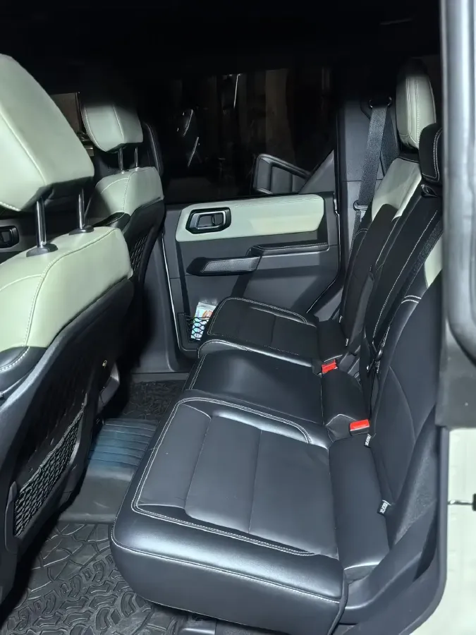 2024 Ford Bronco 2.3T 275HP L4 10AT,autocango,china used car exporter,china ev exporter,chinese used car exporter,chinese used ev exporter