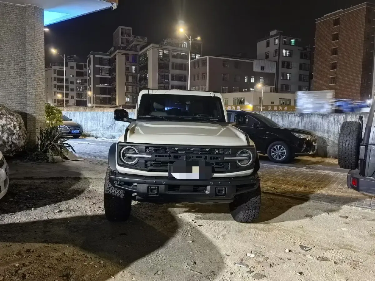 2024 Ford Bronco 2.3T 275HP L4 10AT,autocango,china used car exporter,china ev exporter,chinese used car exporter,chinese used ev exporter