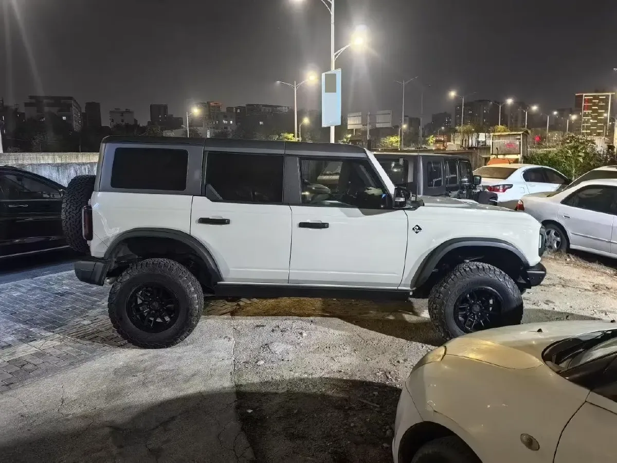 2024 Ford Bronco 2.3T 275HP L4 10AT,autocango,china used car exporter,china ev exporter,chinese used car exporter,chinese used ev exporter