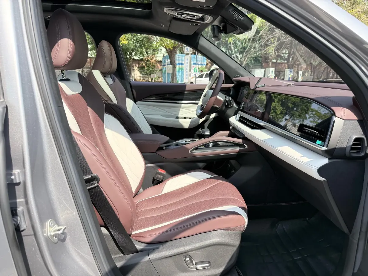 2021 Geely Monjaro 2.0T 218HP L4 7DCT,autocango,china used car exporter,china ev exporter,chinese used car exporter,chinese used ev exporter