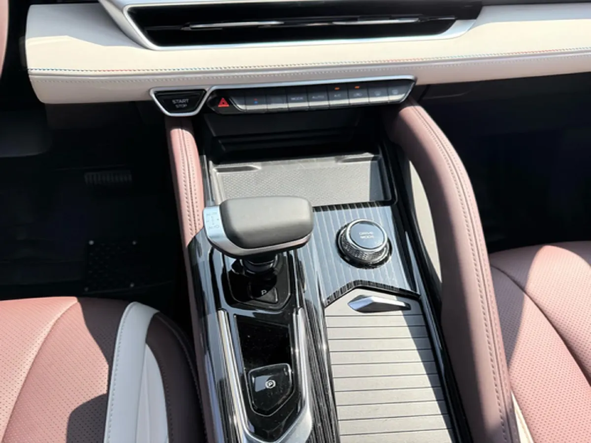 2021 Geely Monjaro 2.0T 218HP L4 7DCT,autocango,china used car exporter,china ev exporter,chinese used car exporter,chinese used ev exporter