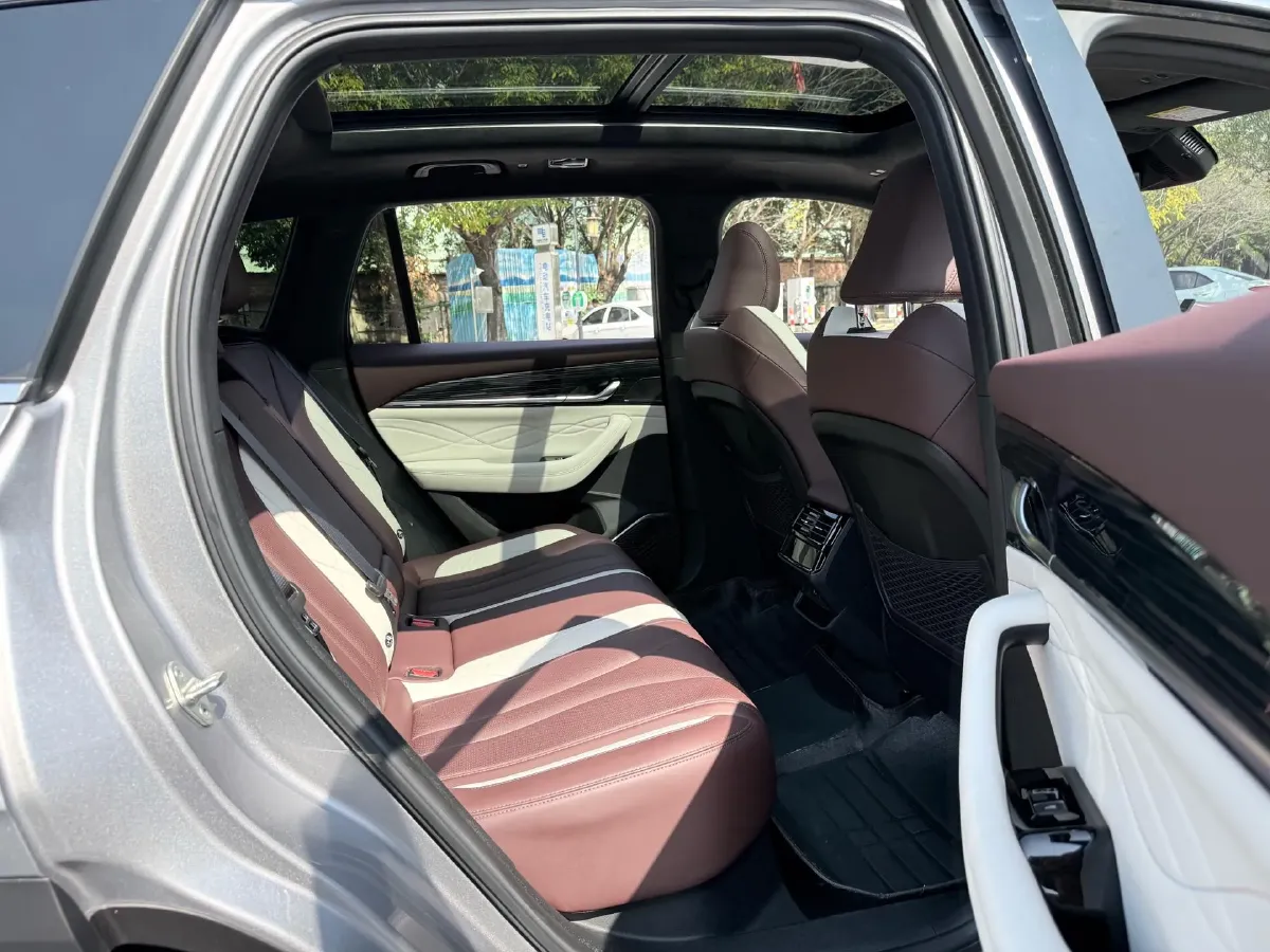 2021 Geely Monjaro 2.0T 218HP L4 7DCT,autocango,china used car exporter,china ev exporter,chinese used car exporter,chinese used ev exporter