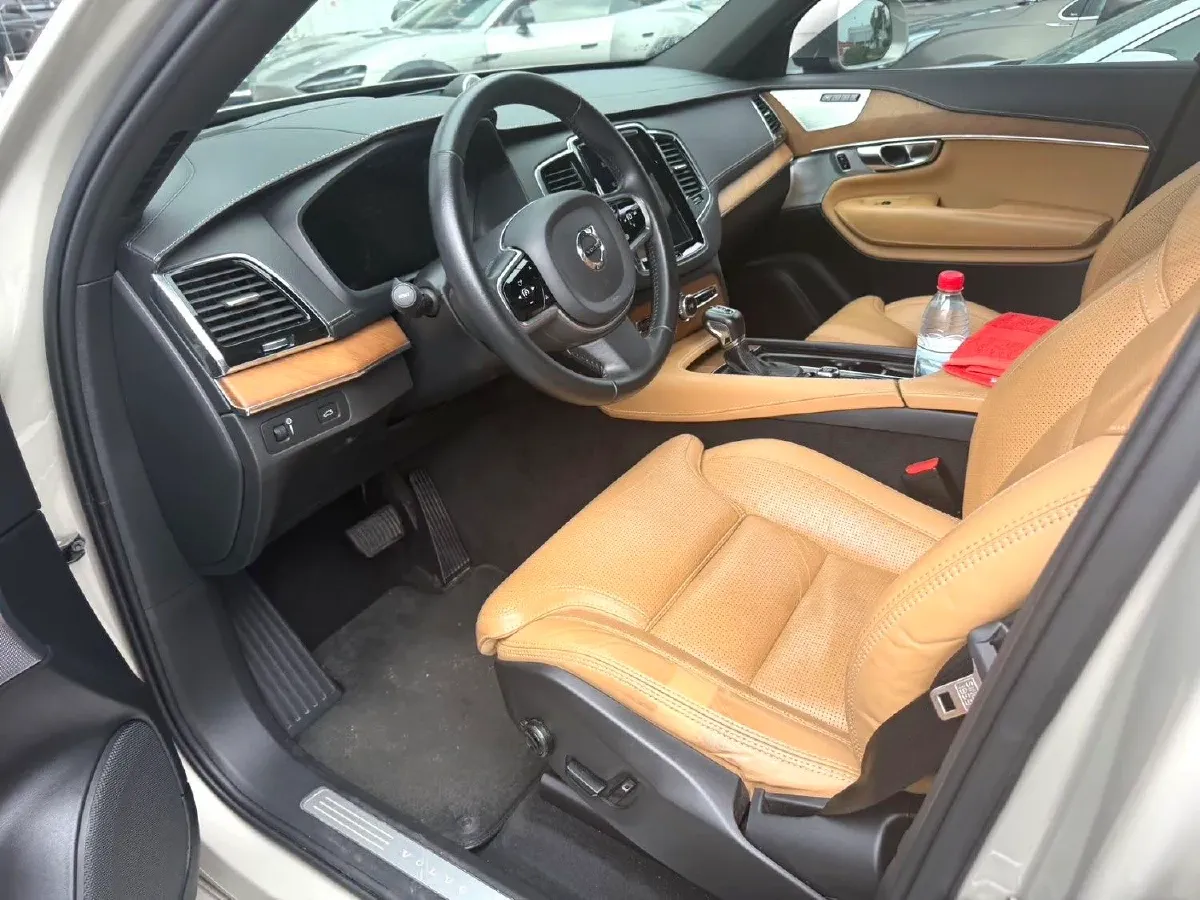 2018 Volvo XC90 2.0T 320HP L4 8AT,autocango,china used car exporter,china ev exporter,chinese used car exporter,chinese used ev exporter