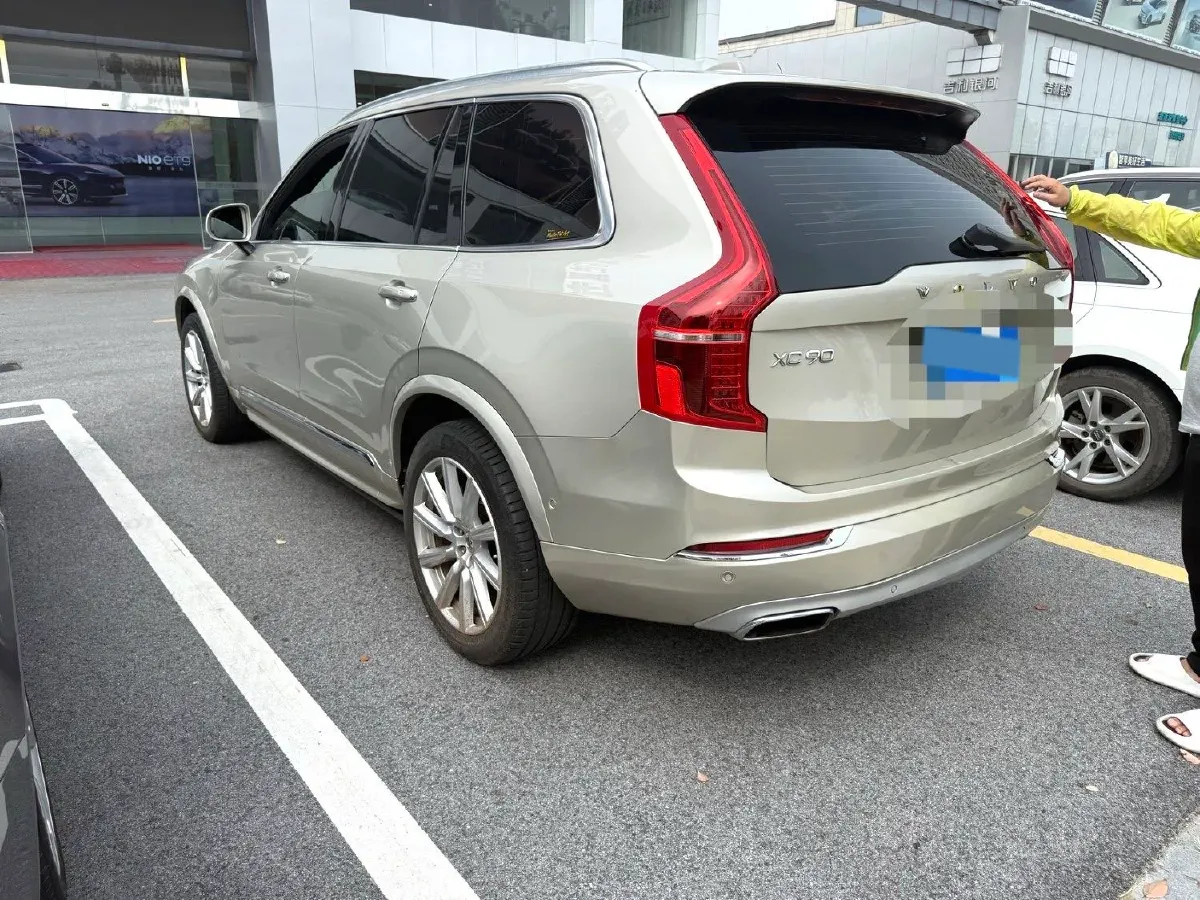 2018 Volvo XC90 2.0T 320HP L4 8AT,autocango,china used car exporter,china ev exporter,chinese used car exporter,chinese used ev exporter