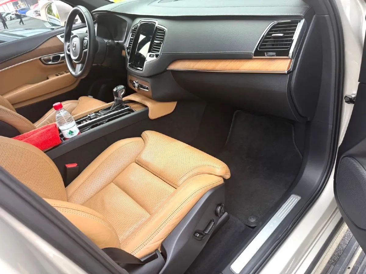 2018 Volvo XC90 2.0T 320HP L4 8AT,autocango,china used car exporter,china ev exporter,chinese used car exporter,chinese used ev exporter