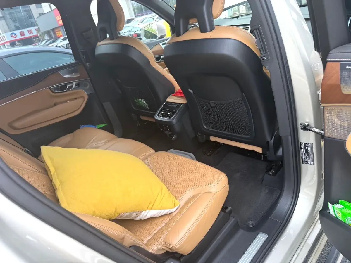 2018 Volvo XC90 2.0T 320HP L4 8AT,autocango,china used car exporter,china ev exporter,chinese used car exporter,chinese used ev exporter