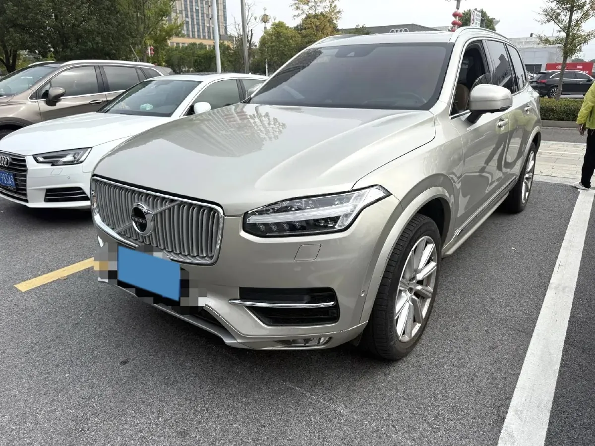 2018 Volvo XC90 2.0T 320HP L4 8AT,autocango,china used car exporter,china ev exporter,chinese used car exporter,chinese used ev exporter