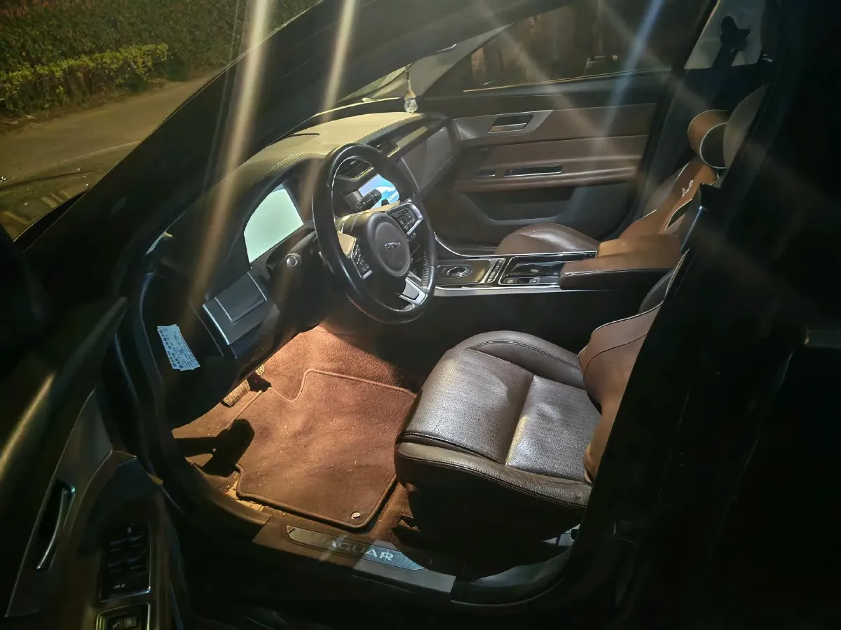 2018 Jaguar XF 2.0T 250HP L4 8AT,autocango,china used car exporter,china ev exporter,chinese used car exporter,chinese used ev exporter