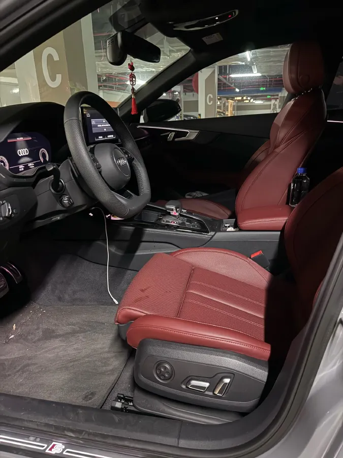 2024 Audi A4L 2.0T 190HP L4 7DCT,autocango,china used car exporter,china ev exporter,chinese used car exporter,chinese used ev exporter