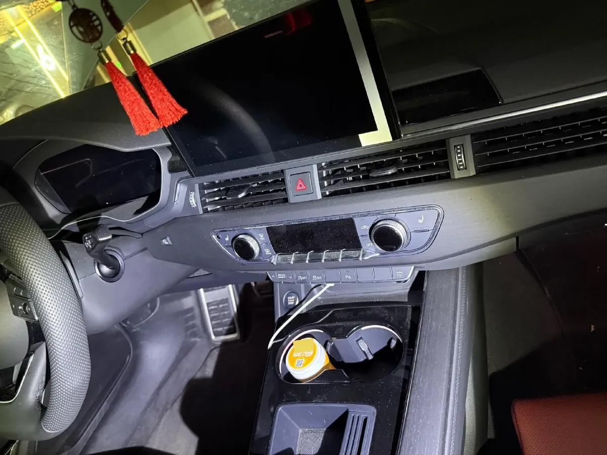 2024 Audi A4L 2.0T 190HP L4 7DCT,autocango,china used car exporter,china ev exporter,chinese used car exporter,chinese used ev exporter