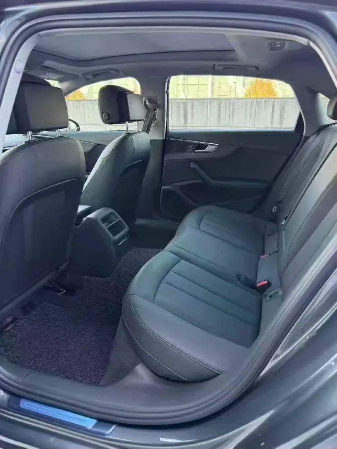 2020 Audi A4L 2.0T 190HP L4 7DCT,autocango,china used car exporter,china ev exporter,chinese used car exporter,chinese used ev exporter