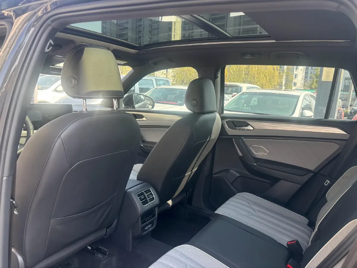 2024 Volkswagen Tayron 2.0T 220HP L4 7DCT,autocango,china used car exporter,china ev exporter,chinese used car exporter,chinese used ev exporter