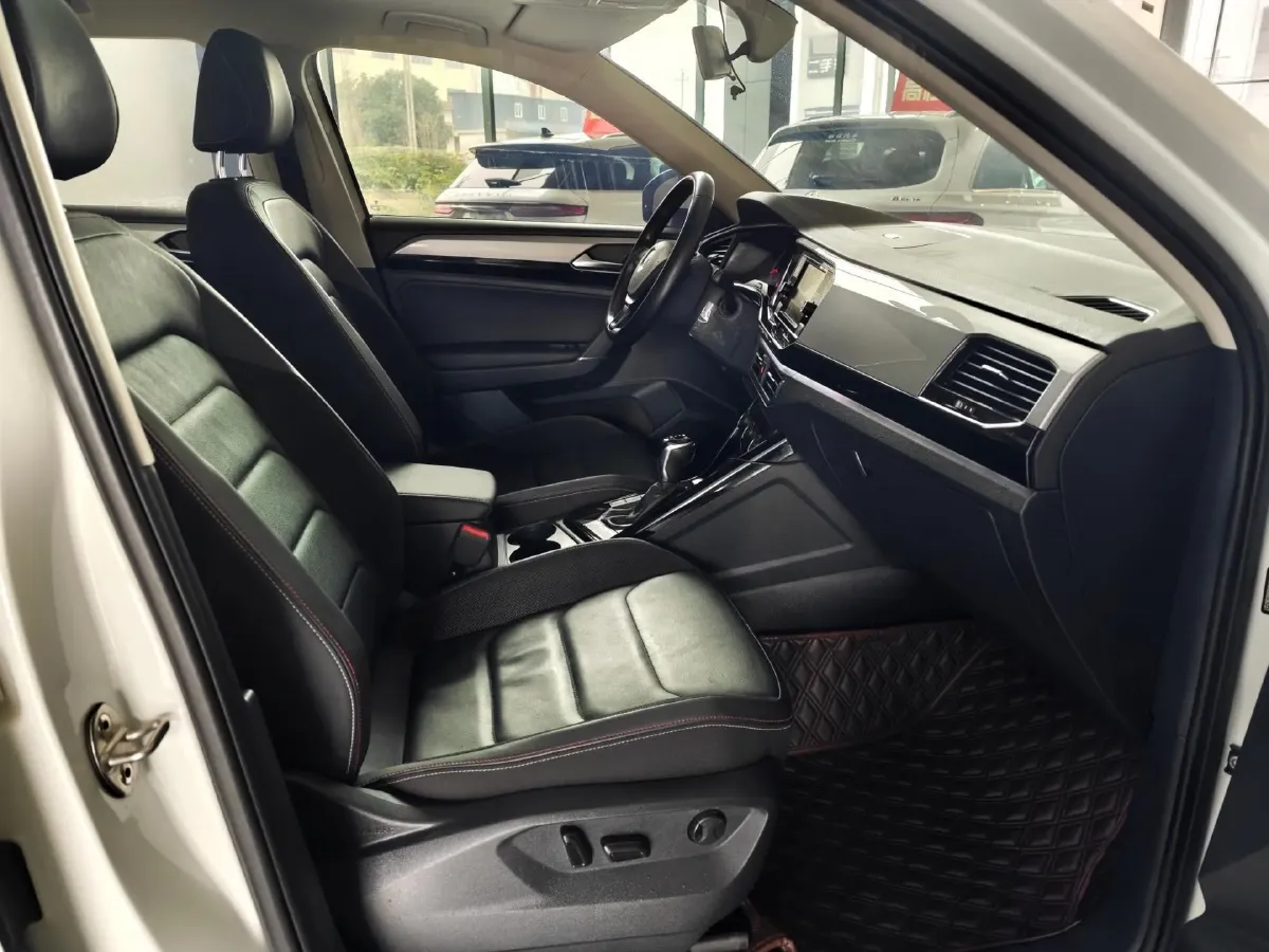 2019 Jeep Cherokee 2.0T 234HP L4 9AT,autocango,china used car exporter,china ev exporter,chinese used car exporter,chinese used ev exporter