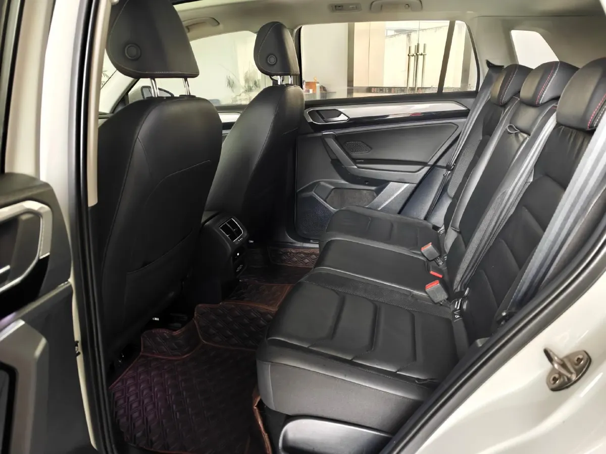 2019 Jeep Cherokee 2.0T 234HP L4 9AT,autocango,china used car exporter,china ev exporter,chinese used car exporter,chinese used ev exporter