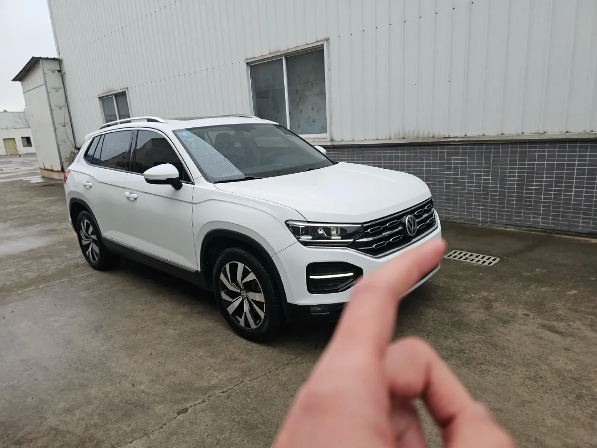 2019 Jeep Cherokee 2.0T 234HP L4 9AT,autocango,china used car exporter,china ev exporter,chinese used car exporter,chinese used ev exporter