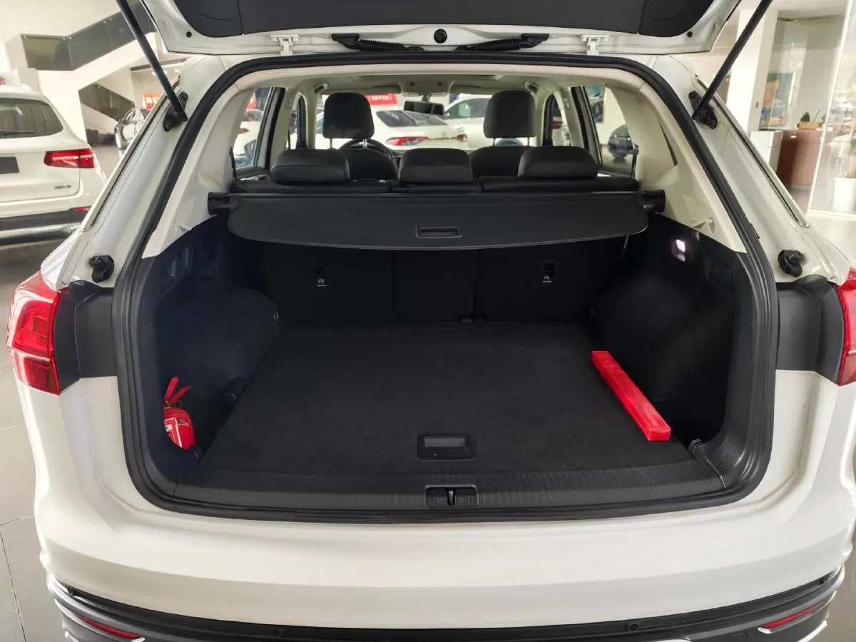 2019 Jeep Cherokee 2.0T 234HP L4 9AT,autocango,china used car exporter,china ev exporter,chinese used car exporter,chinese used ev exporter