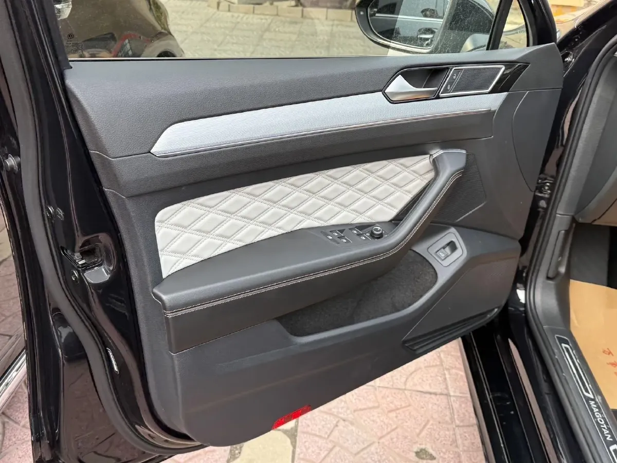 2024 Volkswagen Magotan 2.0T 186HP L4 7DCT,autocango,china used car exporter,china ev exporter,chinese used car exporter,chinese used ev exporter