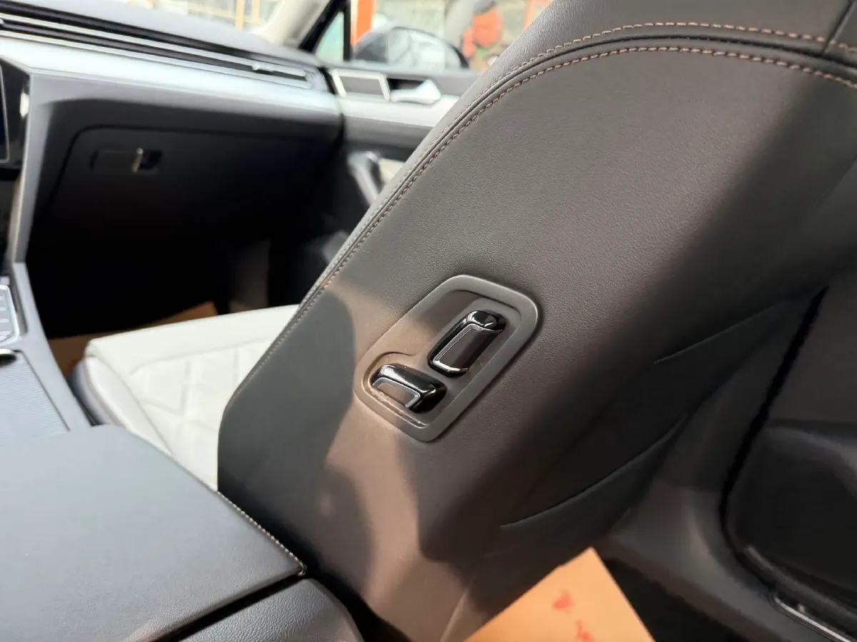 2024 Volkswagen Magotan 2.0T 186HP L4 7DCT,autocango,china used car exporter,china ev exporter,chinese used car exporter,chinese used ev exporter