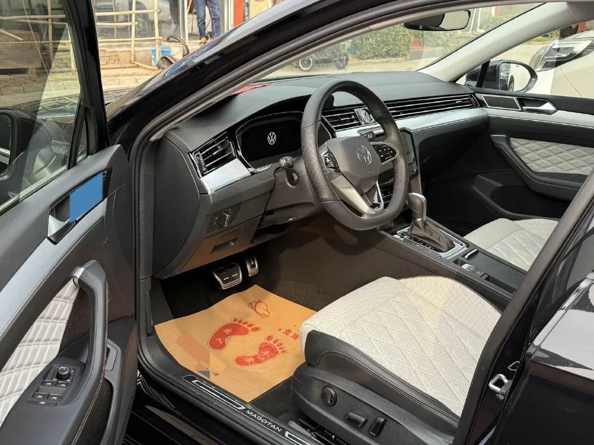 2024 Volkswagen Magotan 2.0T 186HP L4 7DCT,autocango,china used car exporter,china ev exporter,chinese used car exporter,chinese used ev exporter