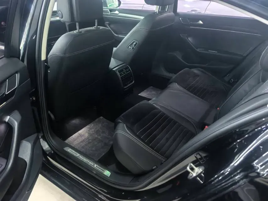 2020 Volkswagen Magotan 2.0T 186HP L4 7DCT,autocango,china used car exporter,china ev exporter,chinese used car exporter,chinese used ev exporter