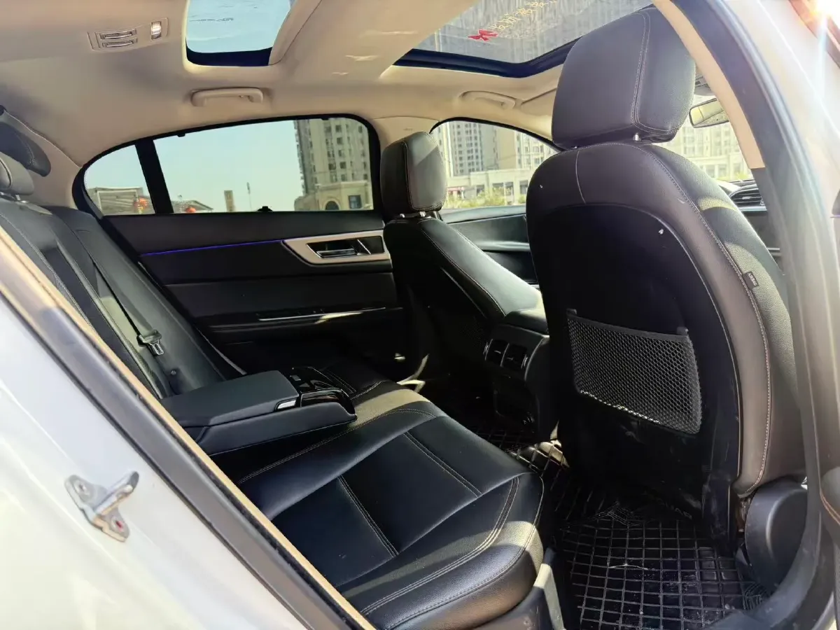 2019 Jeep Cherokee 2.0T 265HP L4 9AT,autocango,china used car exporter,china ev exporter,chinese used car exporter,chinese used ev exporter