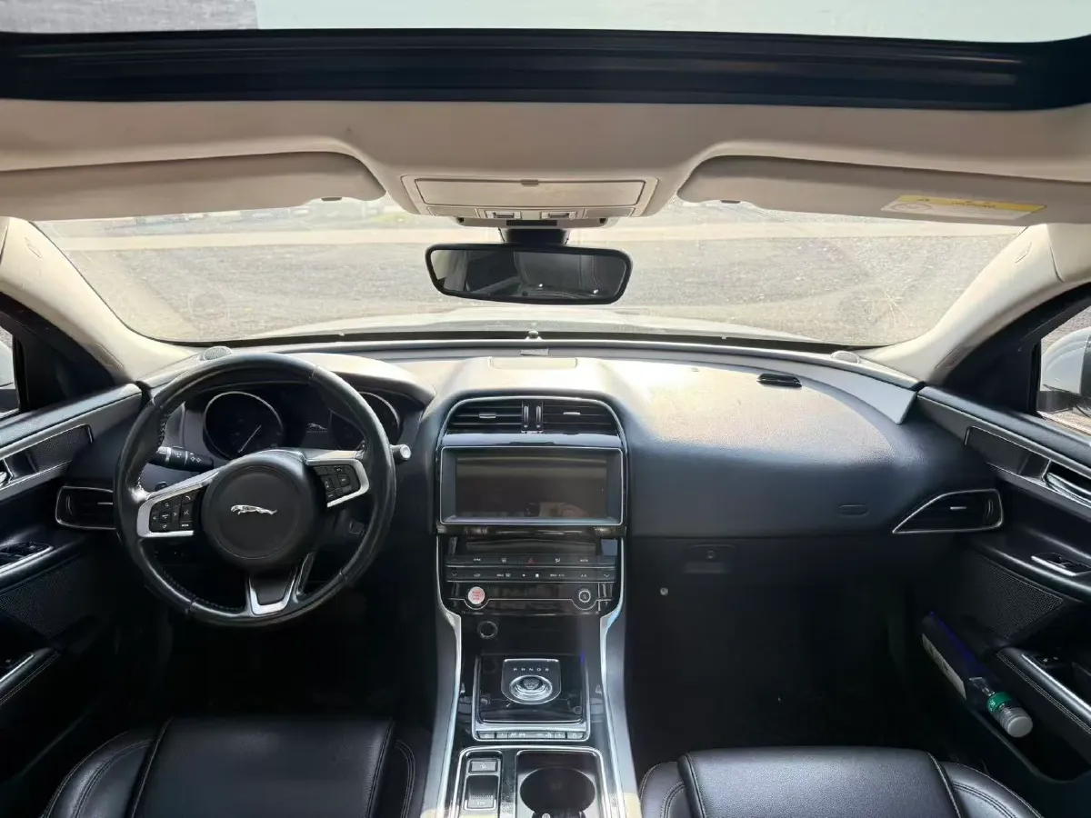 2019 Jeep Cherokee 2.0T 265HP L4 9AT,autocango,china used car exporter,china ev exporter,chinese used car exporter,chinese used ev exporter