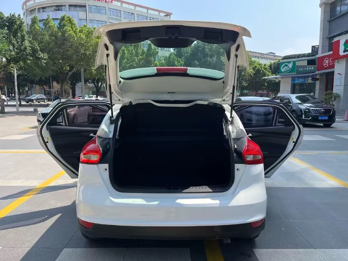 2018 Ford Focus 1.6L 125HP L4 6DCT,autocango,china used car exporter,china ev exporter,chinese used car exporter,chinese used ev exporter