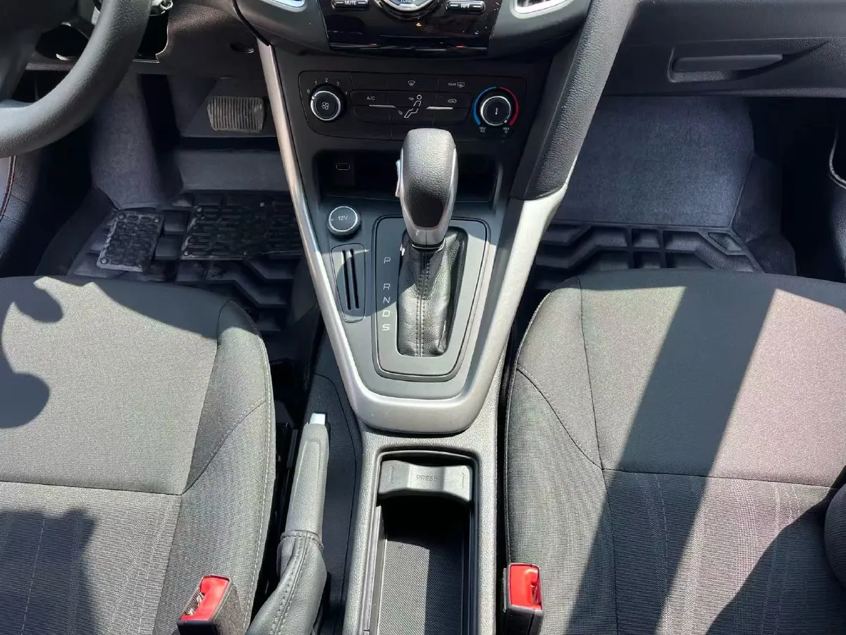 2018 Ford Focus 1.6L 125HP L4 6DCT,autocango,china used car exporter,china ev exporter,chinese used car exporter,chinese used ev exporter