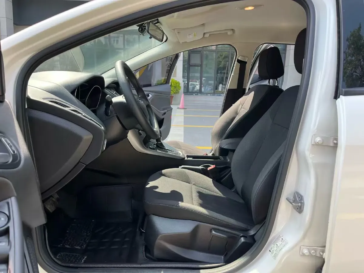 2018 Ford Focus 1.6L 125HP L4 6DCT,autocango,china used car exporter,china ev exporter,chinese used car exporter,chinese used ev exporter