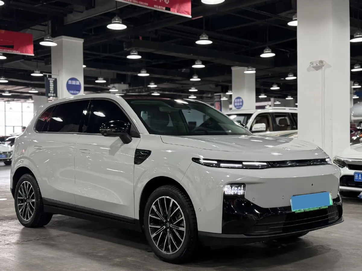 2025 Leapmotor B10 BEV 67.1KWH,autocango,china used car exporter,china ev exporter,chinese used car exporter,chinese used ev exporter