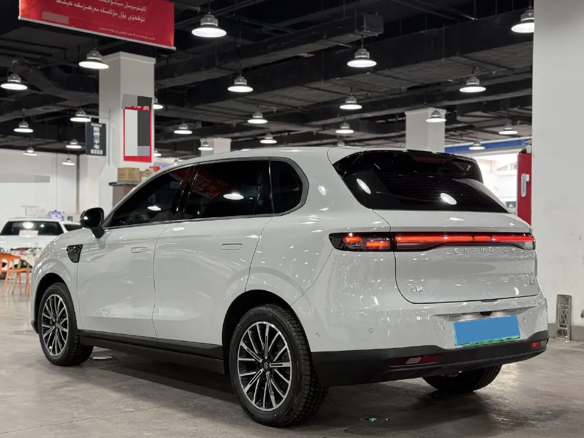 2025 Leapmotor B10 BEV 67.1KWH,autocango,china used car exporter,china ev exporter,chinese used car exporter,chinese used ev exporter
